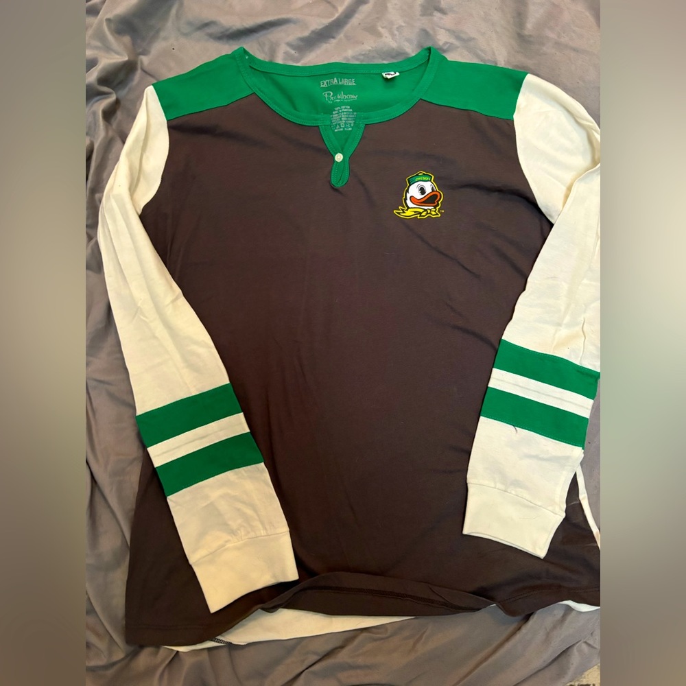 Woman’s Oregon Ducks Shirt